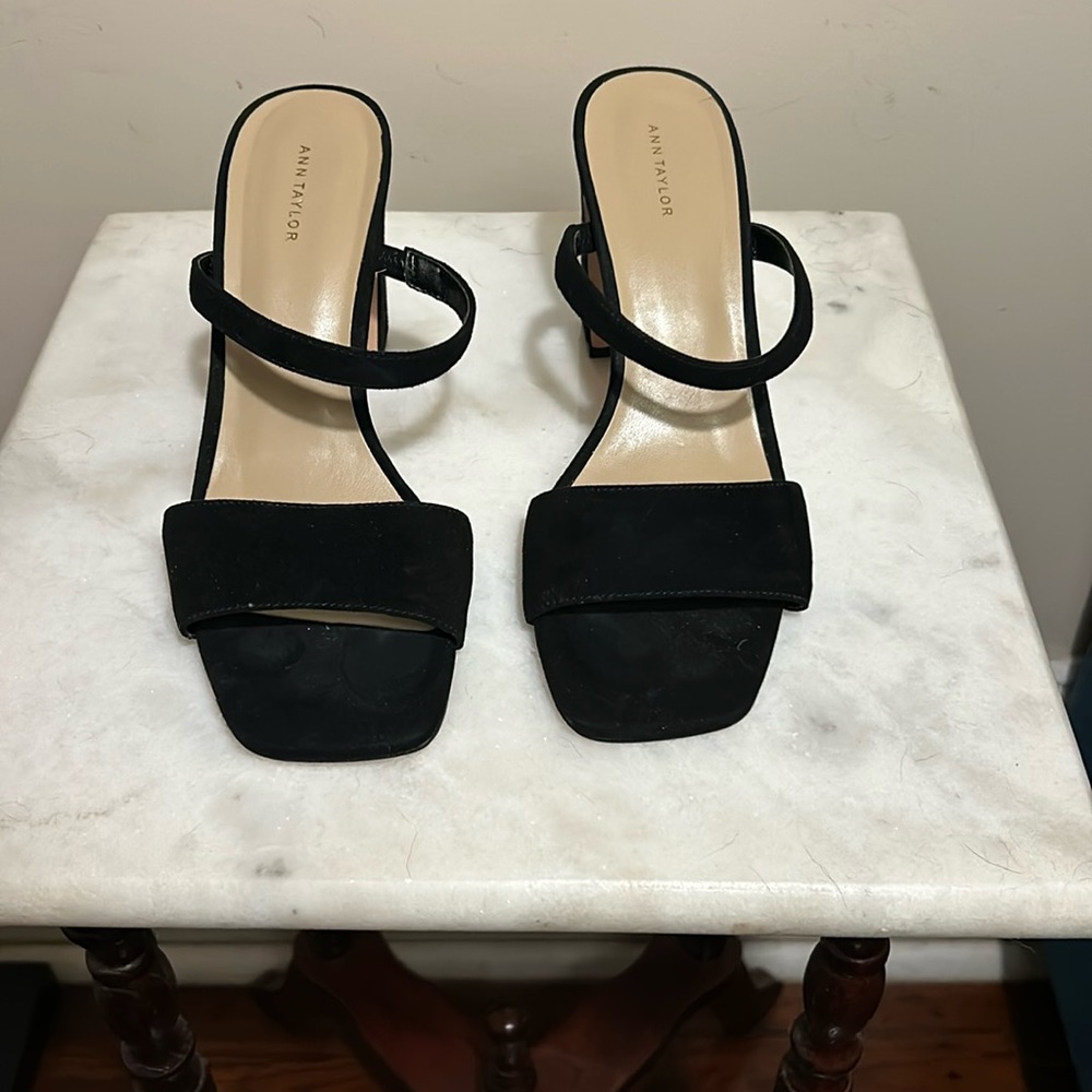 NIB Ann Taylor Two Strap Block Heel Sandal, Size 8 1/2